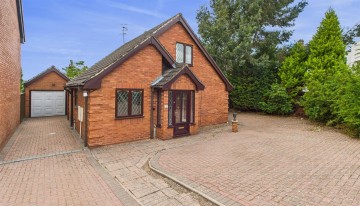 1 Bradleys Close