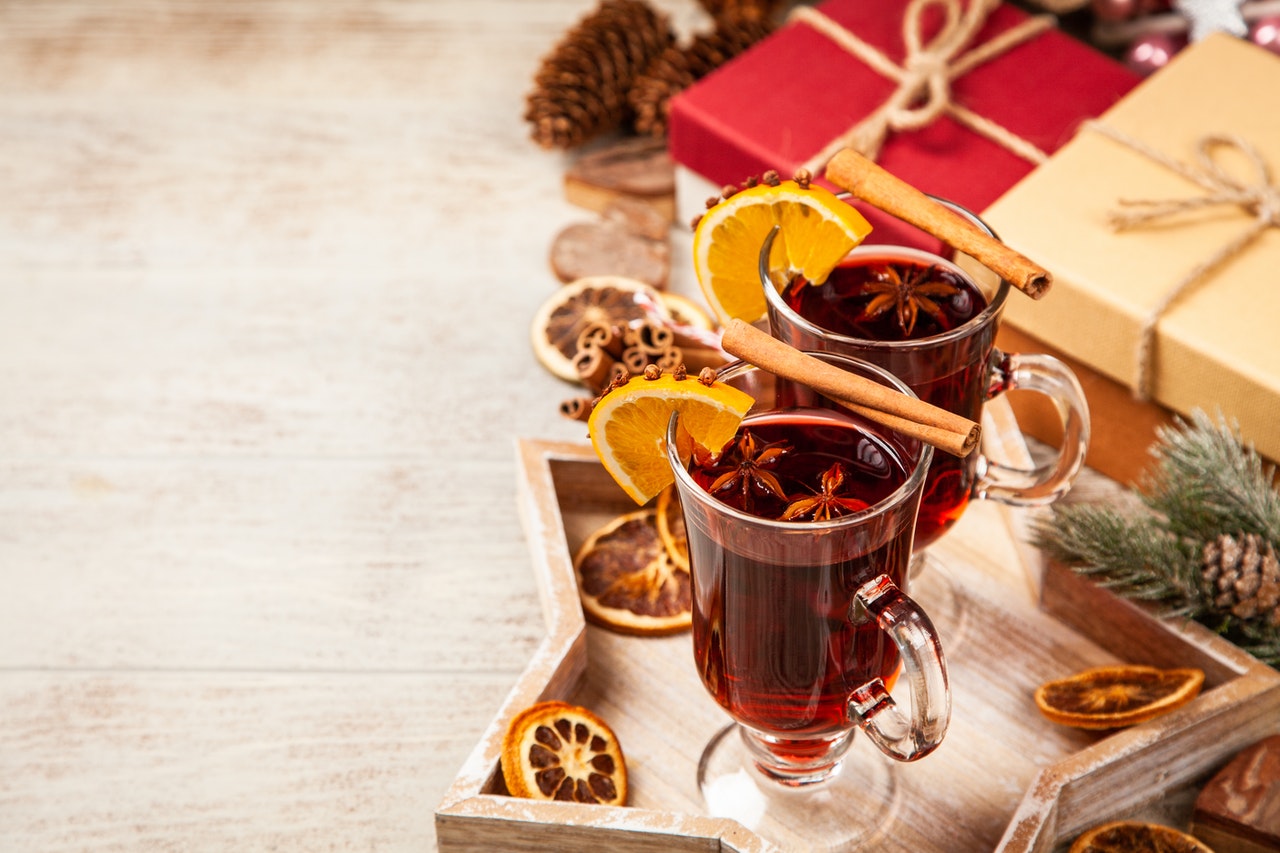  From Mulled Wine to Mistletoe – Four Festive Customs Explained